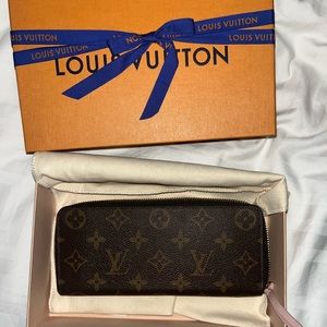 Louis Vuitton Long zipper wallet